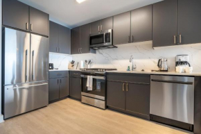 Chic Apt with Indoor Pool & Gym-333-2509
